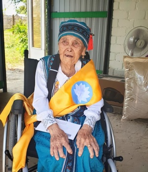 10 июля исполнилось 90 лет труженице тыла Бабаевой Анчи Улюмджиевне.